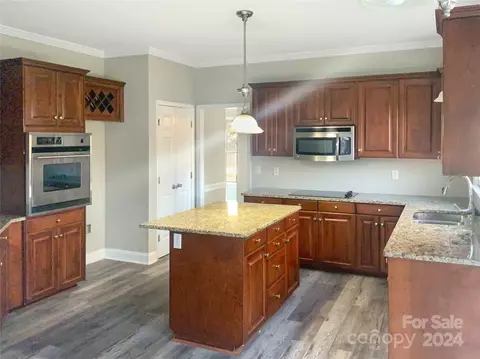 Kitchen - 20712 Willow Pond Rd, Cornelius, NC 28031 photo 1 of 2