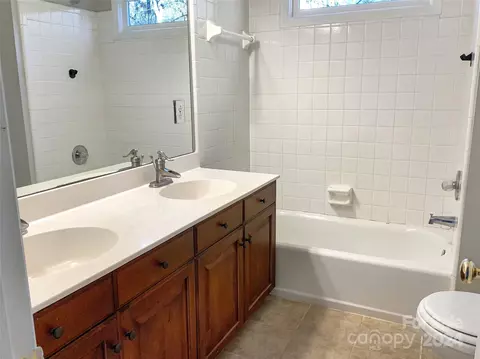 Bath - 20712 Willow Pond Rd, Cornelius, NC 28031 photo 2 of 2