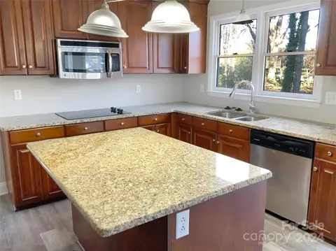 Kitchen - 20712 Willow Pond Rd, Cornelius, NC 28031 photo 2 of 2