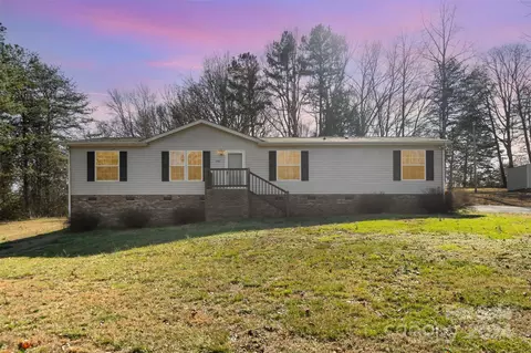 3742 Waderidge Trl, Iron Station, NC 28080