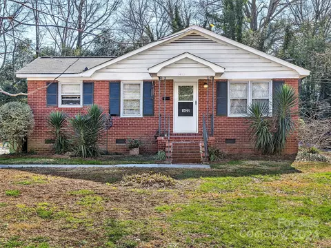 1420 Woodhill Ln, Charlotte, NC 28205