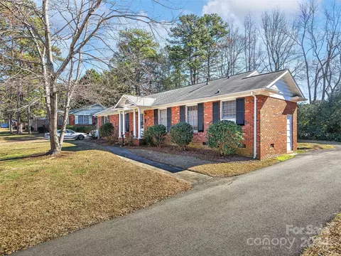1426 Woodhill Ln, Charlotte, NC 28205