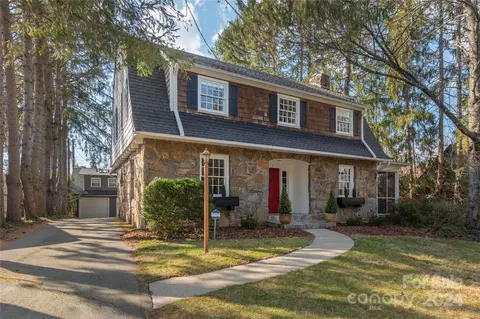 3 Red Oak Rd, Asheville, NC 28804