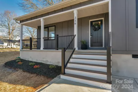 216 Proctor St, Lincolnton, NC 28092