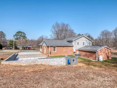 Exterior - 706 Red Cedar Ln, Monroe, NC 28110 photo 6 of 7