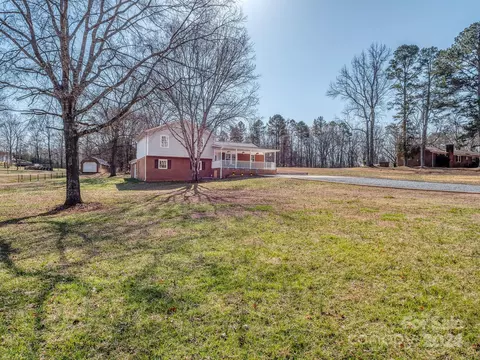 Exterior - 706 Red Cedar Ln, Monroe, NC 28110 photo 3 of 7