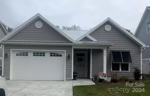120 20th St, Oak Island, NC 28465