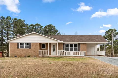 Exterior - 2804 Regency Rd, Lancaster, SC 29720 photo 6 of 10