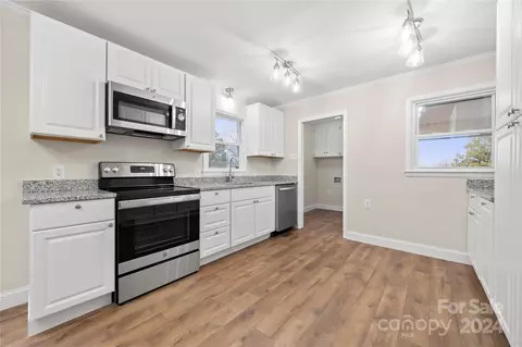 Kitchen - 2804 Regency Rd, Lancaster, SC 29720 photo 3 of 4