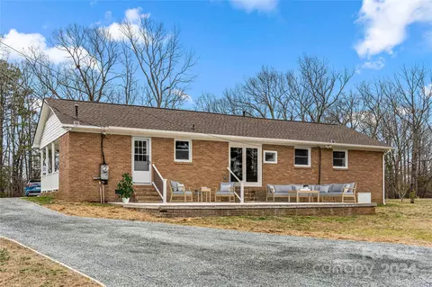 Exterior - 2804 Regency Rd, Lancaster, SC 29720 photo 2 of 10