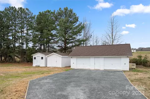 Exterior - 2804 Regency Rd, Lancaster, SC 29720 photo 3 of 10