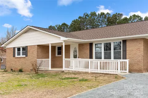 Exterior - 2804 Regency Rd, Lancaster, SC 29720 photo 5 of 10