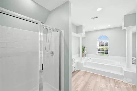 Bath - 816 Circle Trace Rd, Monroe, NC 28110 photo 3 of 4