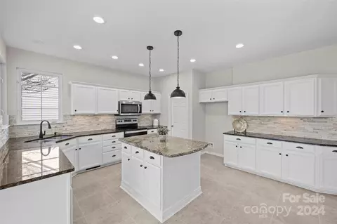 Kitchen - 816 Circle Trace Rd, Monroe, NC 28110 photo 3 of 7
