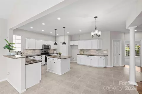 Kitchen - 816 Circle Trace Rd, Monroe, NC 28110 photo 5 of 7
