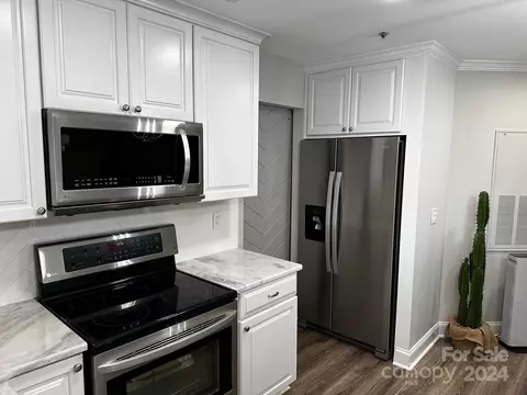 Kitchen - 18567 Vineyard Point Ln, Cornelius, NC 28031 photo 7 of 9