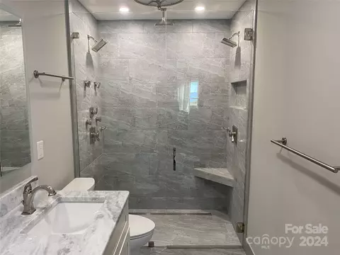 Bath - 18567 Vineyard Point Ln, Cornelius, NC 28031 photo 1 of 6
