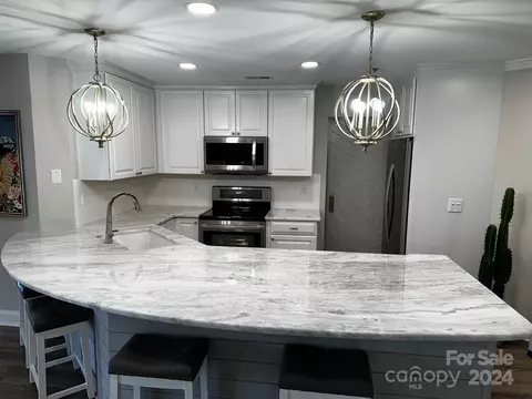Kitchen - 18567 Vineyard Point Ln, Cornelius, NC 28031 photo 2 of 9
