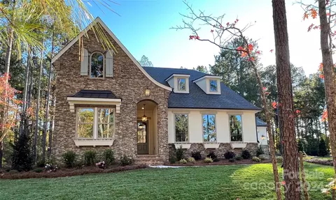 208 Bubbling Well Rd, Matthews, NC 28105