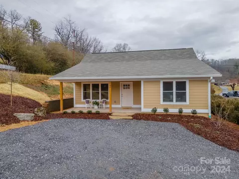 43 Floral Dr, Sylva, NC 28779