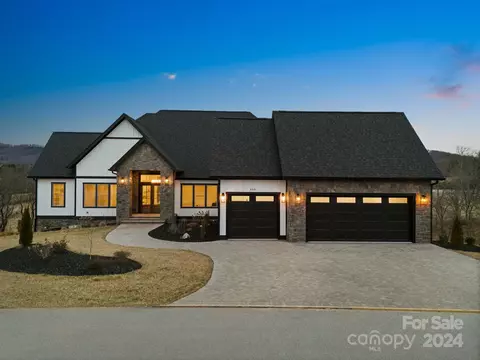 465 Daniel Circle 60 Dr #60, Mills River, NC 28759