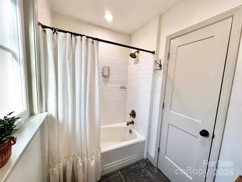 Bath - 114 Meadowbrook Ln, Davidson, NC 28036 photo 3 of 3