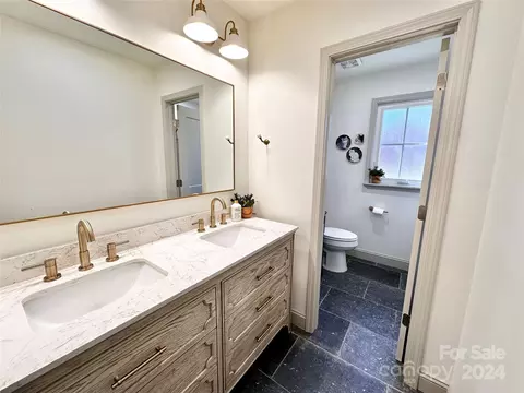 Bath - 114 Meadowbrook Ln, Davidson, NC 28036 photo 2 of 3