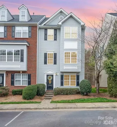 10064 Treeside Ln, Matthews, NC 28105