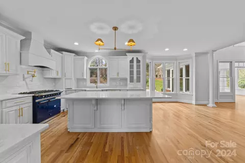 Kitchen - 18610 River Falls Dr, Davidson, NC 28036 photo 4 of 6