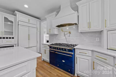 Kitchen - 18610 River Falls Dr, Davidson, NC 28036 photo 2 of 6