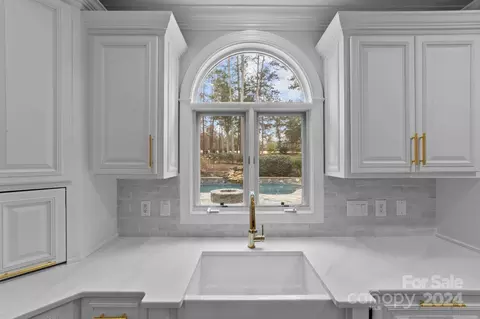 Kitchen - 18610 River Falls Dr, Davidson, NC 28036 photo 5 of 6