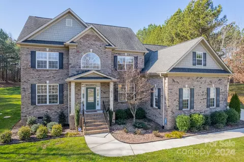 5714 Tipperary Dr, Denver, NC 28037