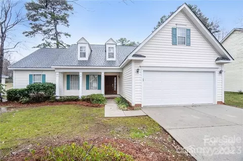 2925 Firewood Dr, Matthews, NC 28105