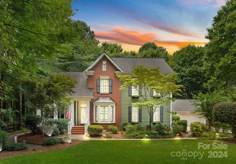111 Pine Cliff Ln, Mooresville, NC 28117