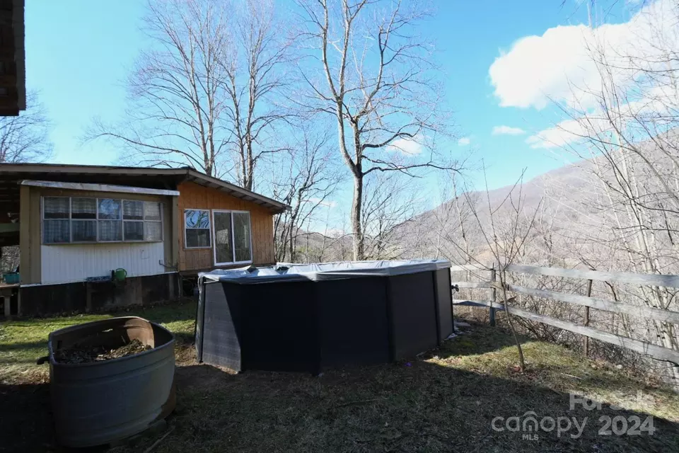 3100 Nc 261 Hwy, Bakersville, NC 28705 34 Photos Movoto