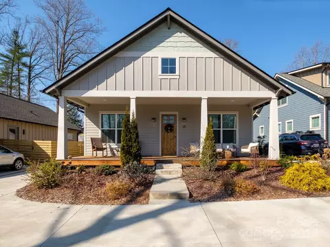 25 Gardenia Ln, Brevard, NC 28712