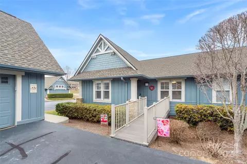 3301 Blue Goose Ct, Hendersonville, NC 28792