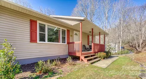 109 Hunters View Dr, Mills River, NC 28759