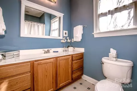 Bath - 218 N Kimberly Rd, Davidson, NC 28036 photo 1 of 2