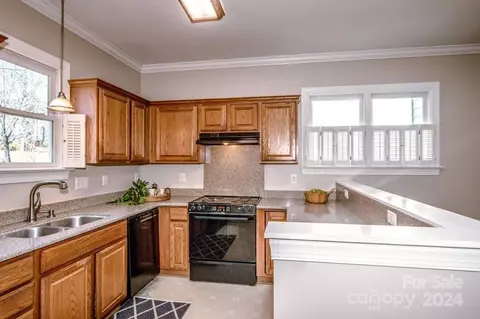 Kitchen - 218 N Kimberly Rd, Davidson, NC 28036 photo 3 of 4