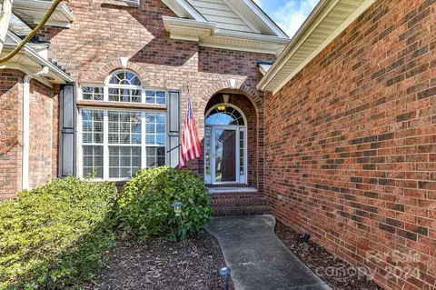 Exterior - 2806 Fox Den Dr, Monroe, NC 28110 photo 2 of 13