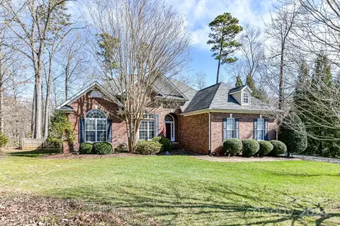 Exterior - 2806 Fox Den Dr, Monroe, NC 28110 photo 9 of 13