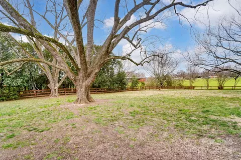 Exterior - 3211 Baucom Manor Rd, Monroe, NC 28110 photo 10 of 16