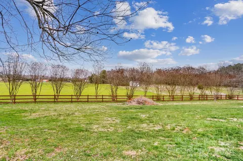 Exterior - 3211 Baucom Manor Rd, Monroe, NC 28110 photo 12 of 16