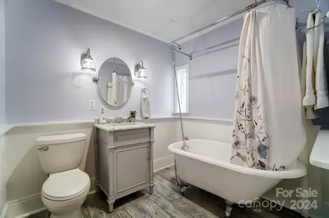 Bath - 3211 Baucom Manor Rd, Monroe, NC 28110 photo 4 of 5