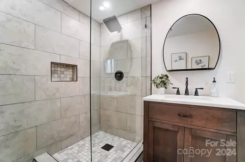 Bath - 3211 Baucom Manor Rd, Monroe, NC 28110 photo 2 of 5