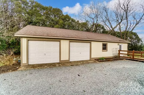 Exterior - 3211 Baucom Manor Rd, Monroe, NC 28110 photo 14 of 16