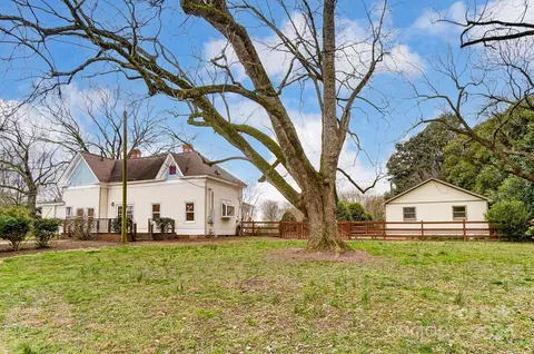 Exterior - 3211 Baucom Manor Rd, Monroe, NC 28110 photo 9 of 16