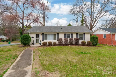 2201 Falmouth Rd, Charlotte, NC 28205