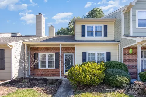 9111 Four Mile Creek Rd, Charlotte, NC 28277